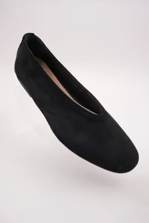 Black Ballet Pumps.