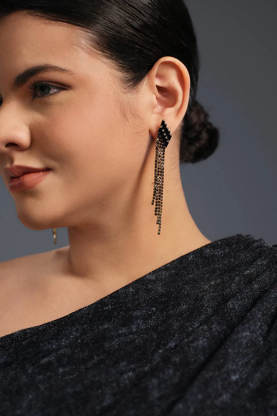 Curveins Elegant Black Tassel Zirconia Stud Earrings