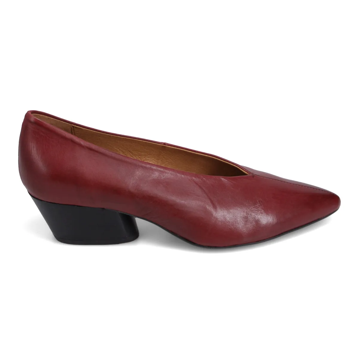 Sure! Please provide me with the current title of the e-commerce product Holly Pump so I can help you optimize it.